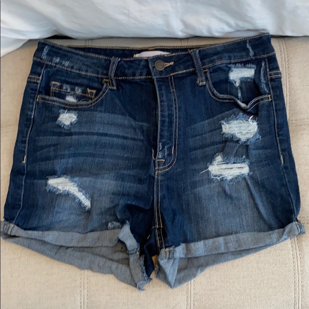 Women’s distressed denim short